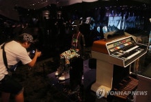 지드래곤, 국내외 예술가와 협업 전시 개최