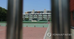 닫혀있는 학교문