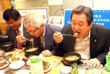 메르스 경로 돼지국밥집 찾은 김무성