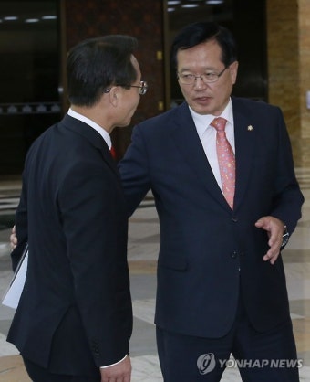 대화하는 정의화 국회의장과 조해진 원내수석부대표