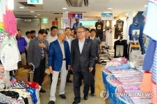 동화상가 찾은 한정화 중소기업청장