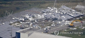 일본 군마현에 돌풍…부서진 태양광 발전 패널