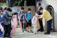 메르스 불안해 하는 학교마다 찾아가는 김석준 부산교육감