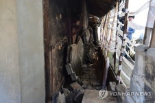 낡고 파손된 진주 상무사