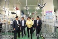아워홈 호남물류센터 찾은 김승희 식약처장