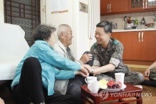 6·25전쟁 참전용사 찾은 제1야전군 사령관