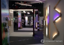 비교적 한산한 '국제 LED & OLED 엑스포'