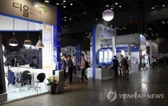 비교적 한산한 '국제 LED & OLED 엑스포'