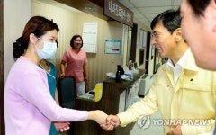 안희정 지사, 공주현대병원 의료진 위로