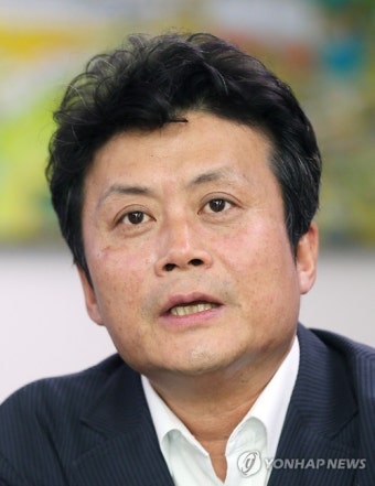 인터뷰하는 김만수 부천시장