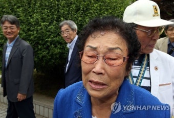 눈물 흘리는 양금덕 할머니