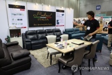 천연가죽 소파 판매 전시합니다