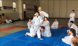 연극에도 오리지널팀이?…외국배우·현지어 연극 잇단 개막