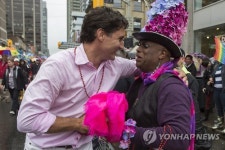 전세계서 게이 프라이드 행진…미국 동성결혼 전면인정 환호