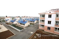 평양 채소협동농장 주택에 설치된 태양열 설비