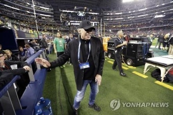나이키 창업자 필 나이트 회장 내년 사임