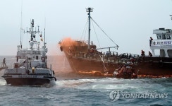 기름 확산을 막아라…군산 해상서 방제 훈련