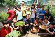 친환경 텃밭 찾은 민병희 강원도교육감