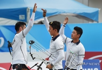 <U대회>남자 양궁 컴파운드 단체 은메달 확보