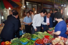 송석두 충남부지사, 온양온천시장 메르스 지원 방문