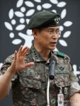 축사하는 김용우 1군단장