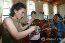 계촌초등학교 오케스트라 단원 지도하는 정명화