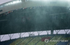 <U대회> 비바람 몰아치는 주경기장