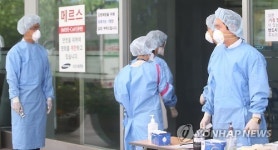 삼성서울병원 앞 의료진