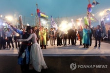 천년의 사랑이 한자리에