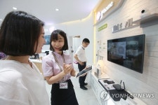 LG 유플러스 매장에서 IoT 서비스 체험하세요
