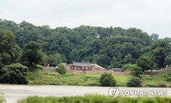 보수공사 끝낸 공주 공산성 공북루와 성곽길