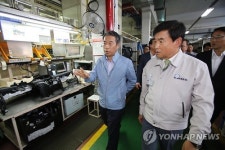 행정자치부 장관, 덕양산업 방문