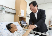 메르스 완치 환자 만나는 대전 서구청장