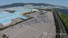 휴가 떠난 현대차…한산한 주차장