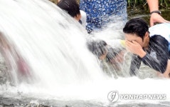 무더운 날씨에 계곡이 최고