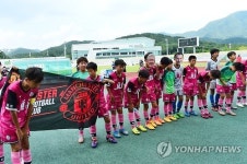 기뻐하는 JS드림컵 우승 선수들