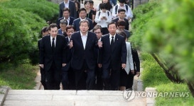김구 선생 묘소 방문한 김무성 대표