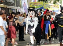 전주 한옥마을에 어르신 포도대 뜬다