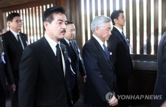 日, 역사 반성했나…국회의원 야스쿠니 집단참배