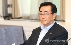 생각에 잠긴 새누리당 김태원 의원