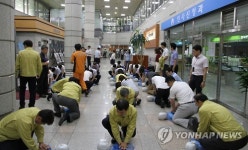 심폐소생술 교육받는 서울서부지방법원 관계자들