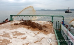 포항·경주 바다에 황토 290t 살포…경북 적조 비상