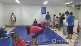 대피소에 모인 주민들