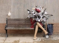 "애들은 가라"…영국에 '음울한 디즈니랜드' 개장