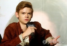 답하는 토마스 브로디 생스터