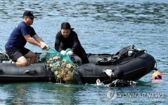 해군 1함대, 정라진항 수중정화…민·관도 참여