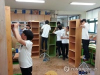 공릉중, 재능기부 원목사물함 957개 만들어 배치