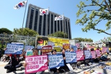 노사정위 앞 연좌농성 돌입한 민주노총