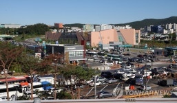 고속도로IC 바로 옆 대형마트…수원 광교 교통난 현실화