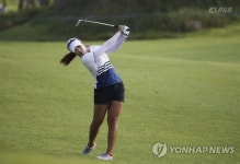 -KLPGA챔피언십- 무명 최혜정, 깜짝 선두…5개홀 연속 버디쇼